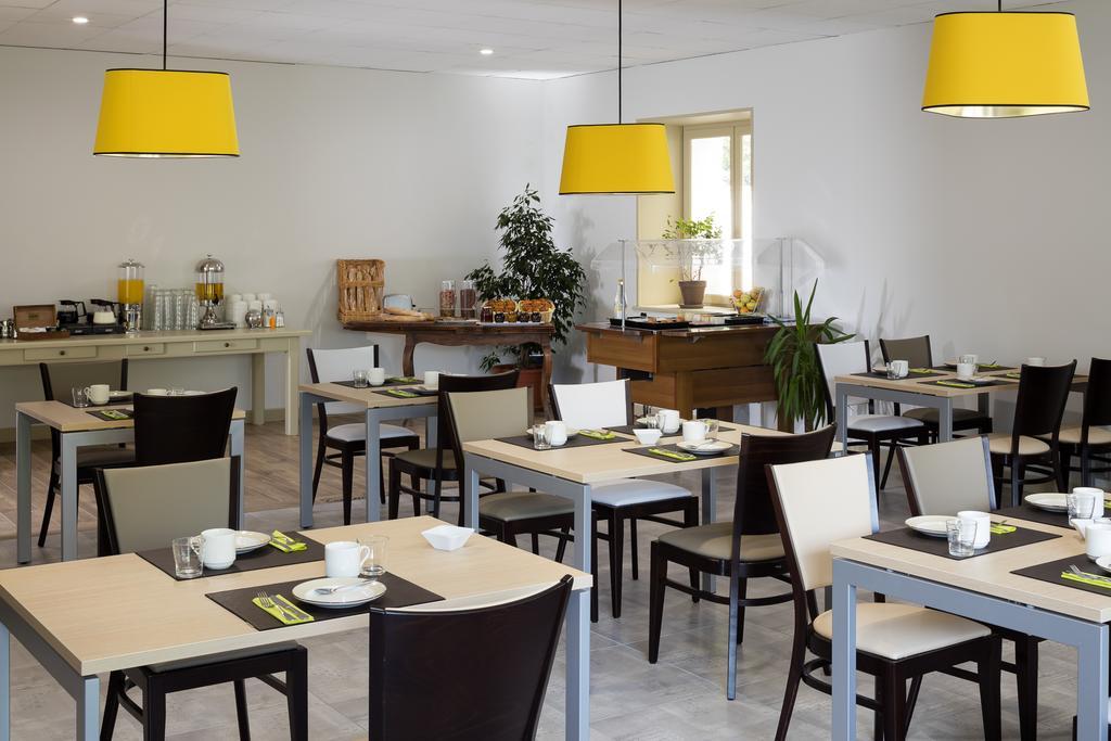 Logis Hotel Restaurant Les Cedres ジョワイユーズ エクステリア 写真