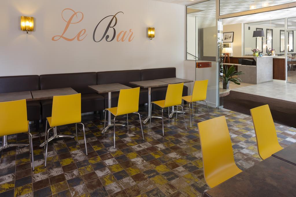 Logis Hotel Restaurant Les Cedres ジョワイユーズ エクステリア 写真