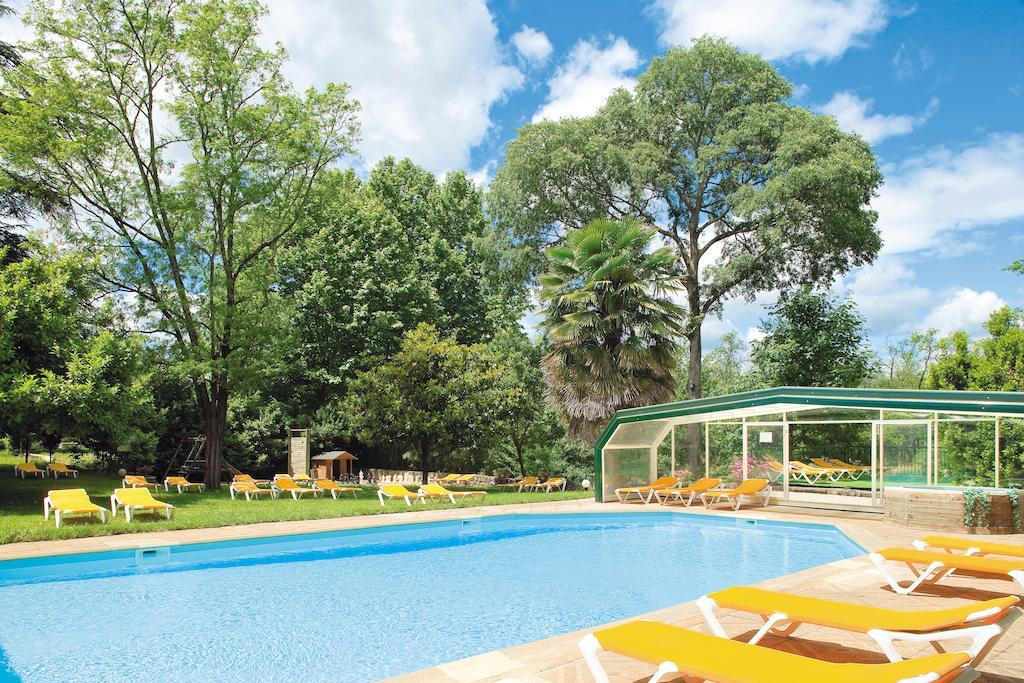 Logis Hotel Restaurant Les Cedres ジョワイユーズ エクステリア 写真