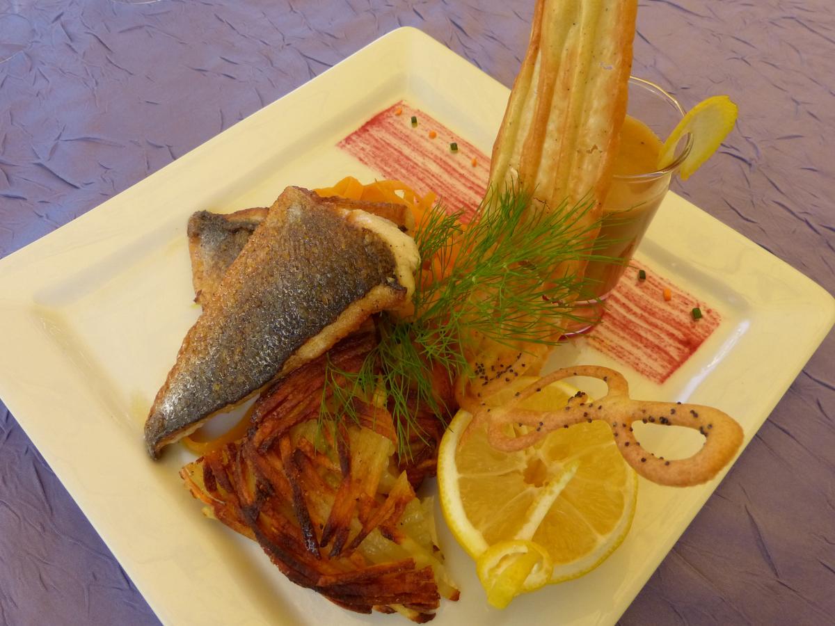 Logis Hotel Restaurant Les Cedres ジョワイユーズ エクステリア 写真