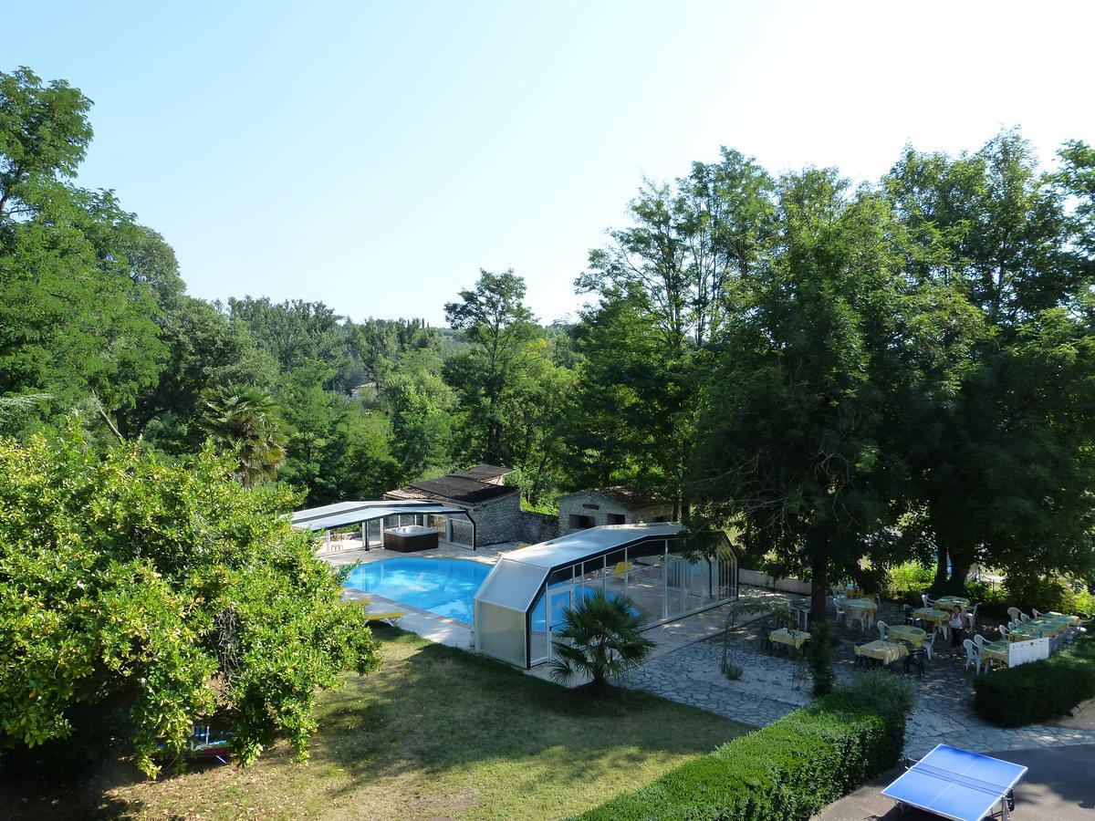 Logis Hotel Restaurant Les Cedres ジョワイユーズ エクステリア 写真
