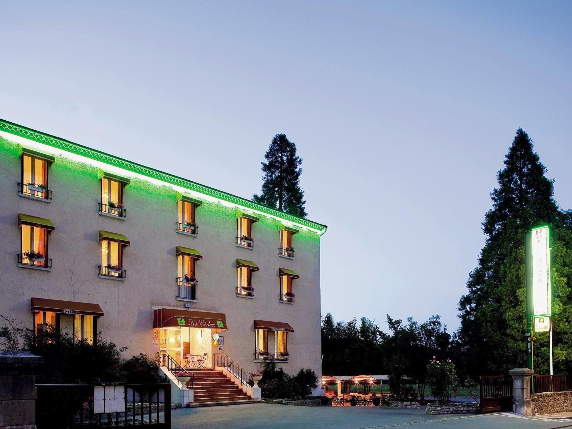 Logis Hotel Restaurant Les Cedres ジョワイユーズ エクステリア 写真